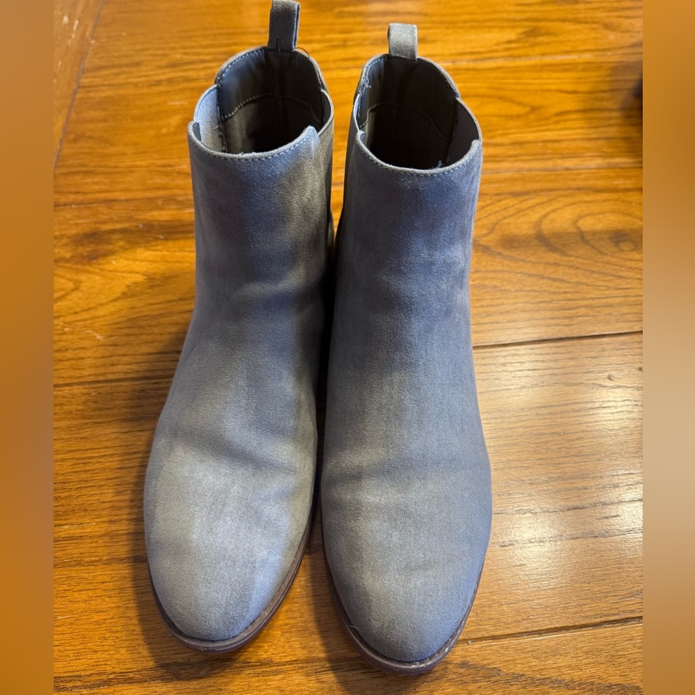 Women’s Loft Classic gray Chelsea ankle boots